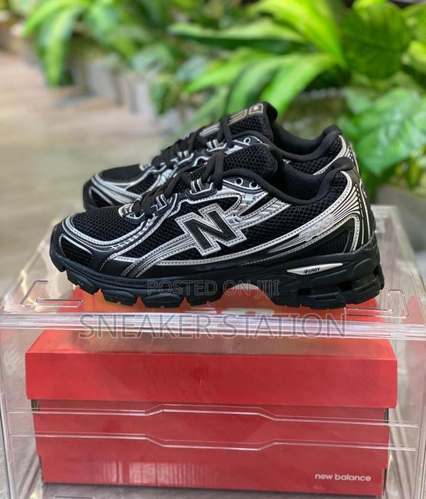 New Balance 740 Available · Photo 4