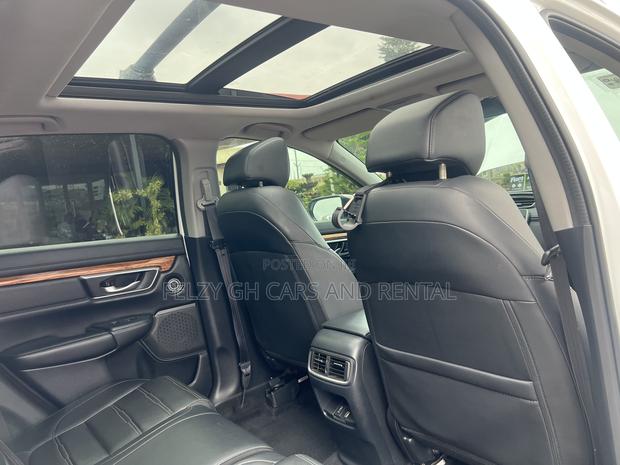 Honda CR-V Touring FWD 2020 White photo 6