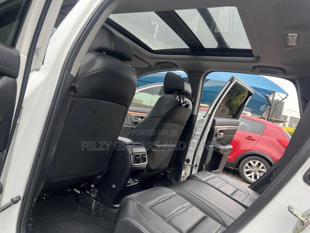 Honda CR-V Touring FWD 2020 White photo 8