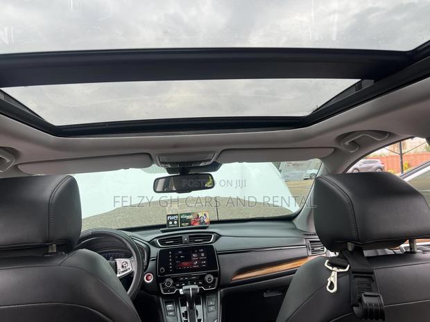 Honda CR-V Touring FWD 2020 White photo 9
