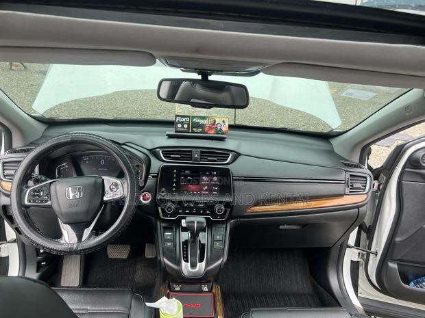 Honda CR-V Touring FWD 2020 White photo 7