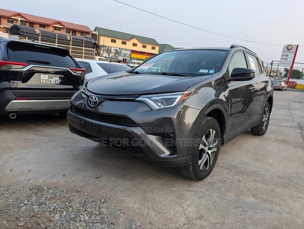 Toyota RAV4 LE AWD (2.5L 4cyl 6A) 2017 Gray photo 2