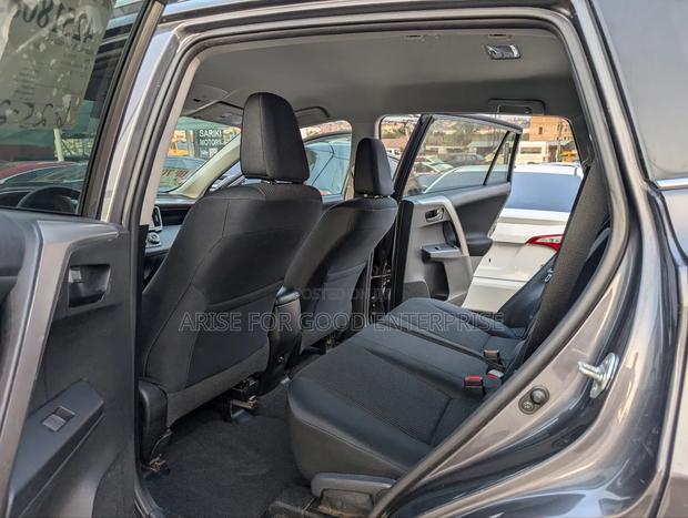 Toyota RAV4 LE AWD (2.5L 4cyl 6A) 2017 Gray photo 9