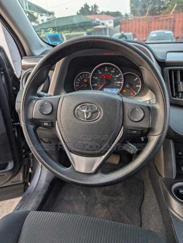 Toyota RAV4 LE AWD (2.5L 4cyl 6A) 2017 Gray photo 14