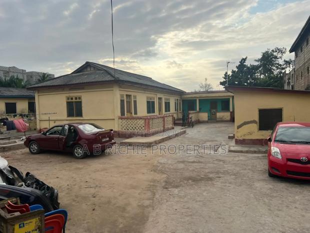 70x120 Commercial Free Hold For Sale · Photo 2