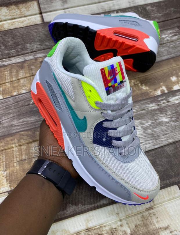 Nike Air Max 90 Multicolored Sneaker · Photo 4