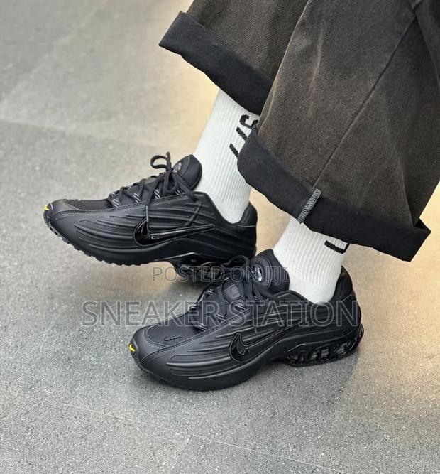 Nike Airmax Plus Black Available · Photo 3