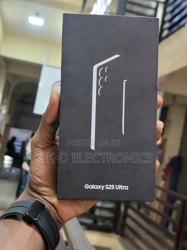New Samsung Galaxy S25 Ultra 256 GB White photo 4