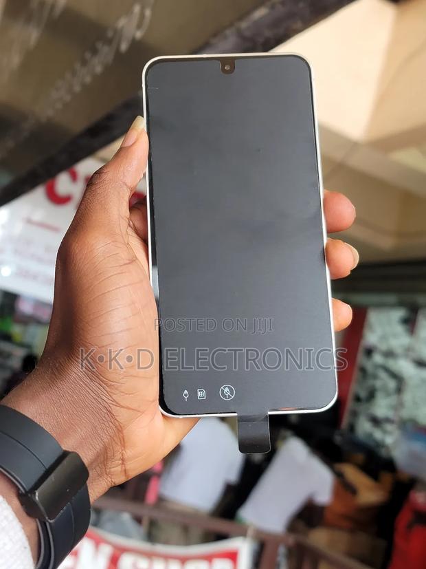 New Samsung Galaxy S24 128 GB Silver photo 4