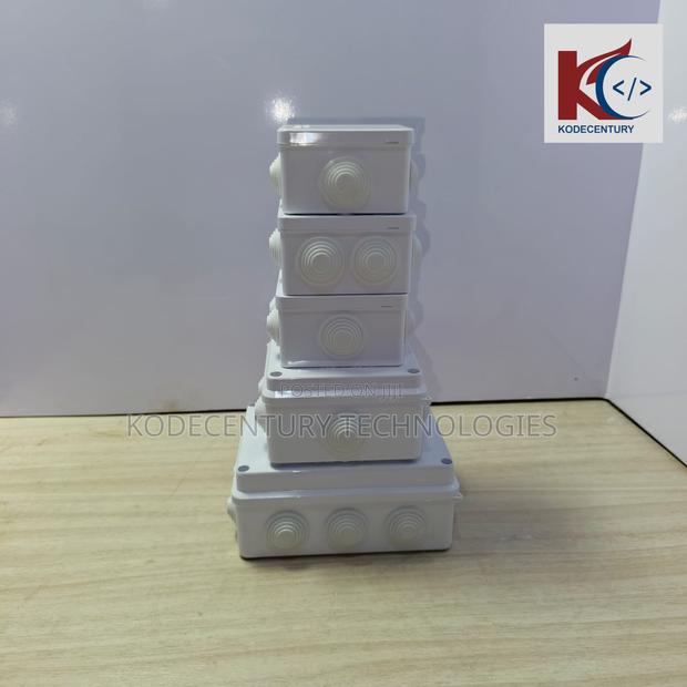 100mm X 100mm X 70mm Junction Box · Photo 2