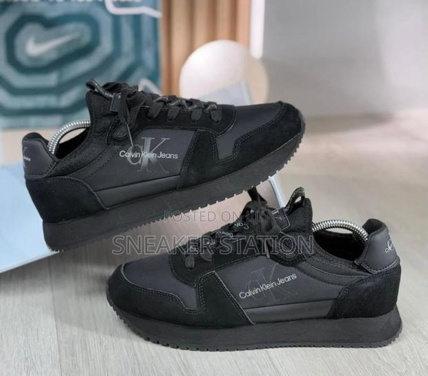 Calvin Klein Sneaker Available · Photo 4