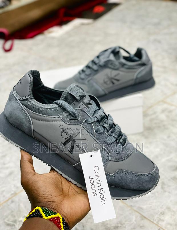 Calvin Klein Sneaker Available · Photo 3