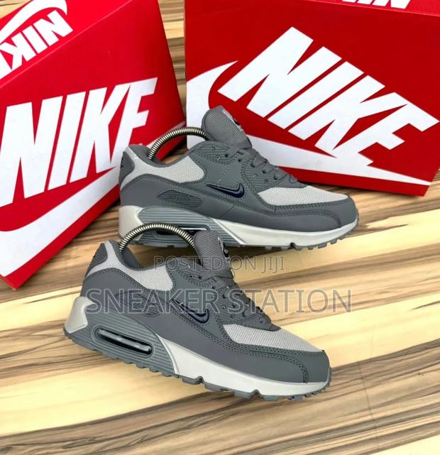 Nike Air Max 90 Jewel Greys · Photo 4