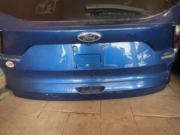 Ford Escape 2018 Back Boots Available With The Boot Tail Light photo 2