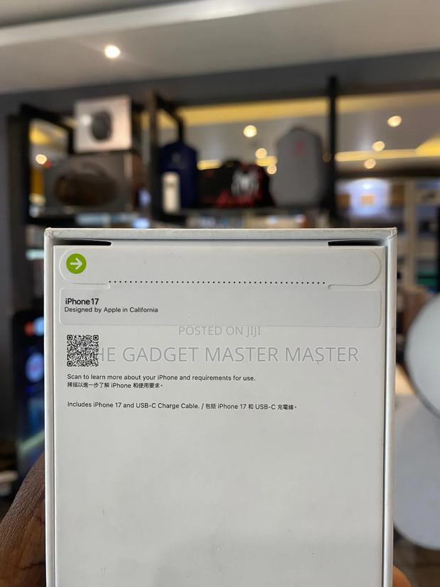 New Apple iPhone 17 256 GB · Photo 3