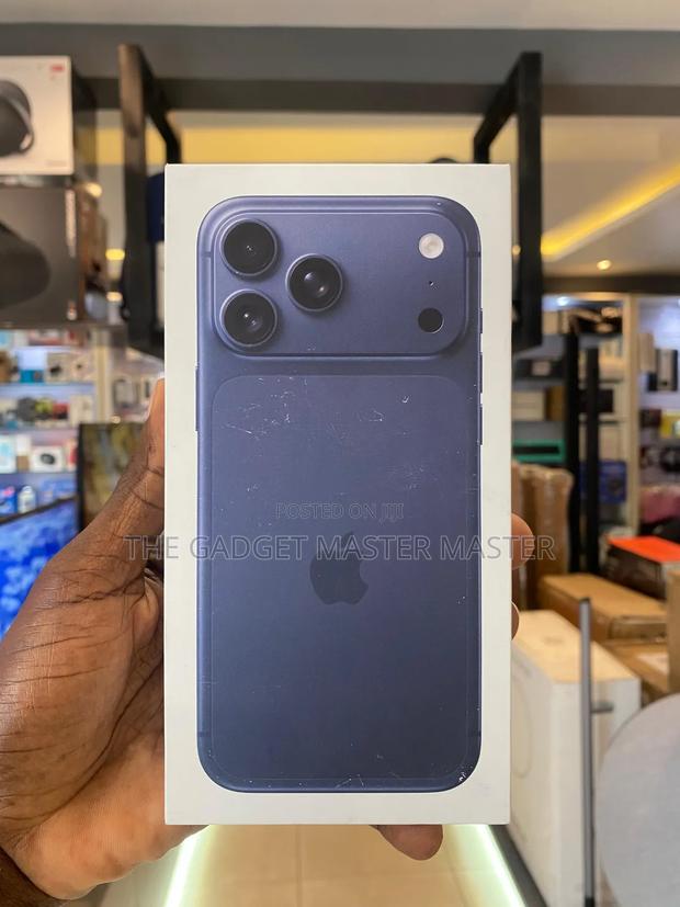 New Apple iPhone 17 Pro Max 256 GB Blue · Photo 1