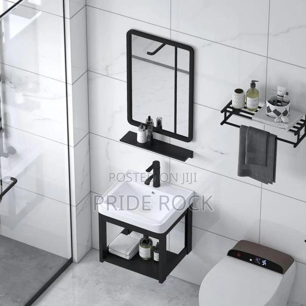 Vanity Basin, Small Basin With Tap Set · Photo 4