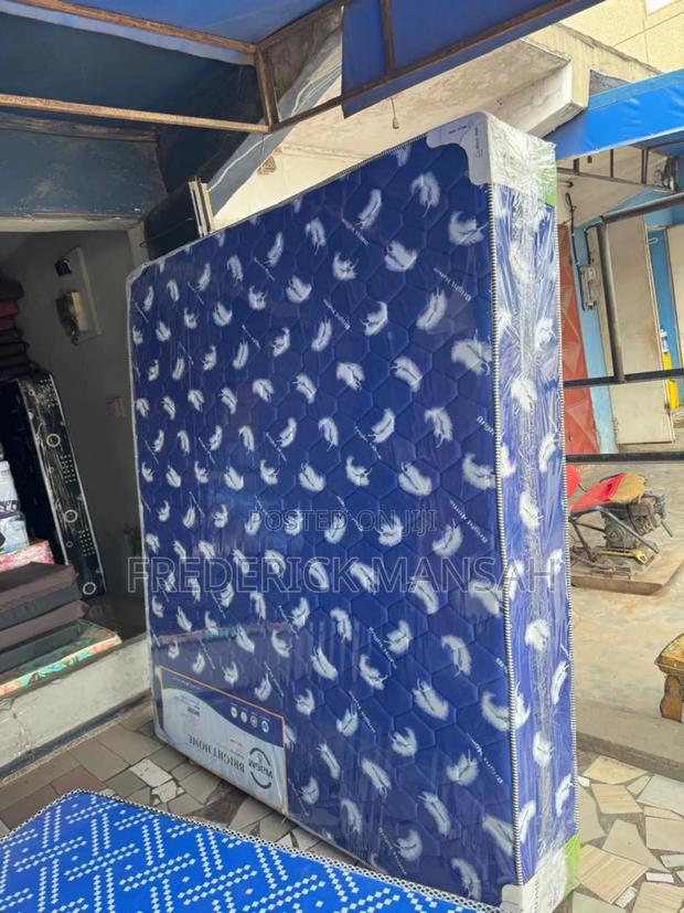 10inches Queen Size Mattress for Sale · Photo 2