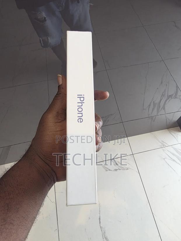 New Apple iPhone 17 Pro Max 512 GB Silver · Photo 3