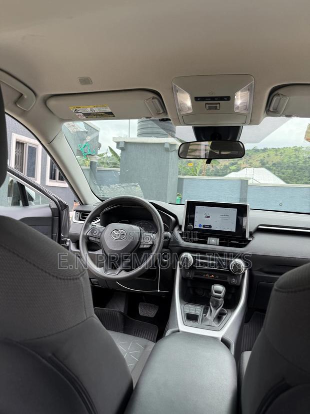 Toyota RAV4 XLE AWD 2023 Silver photo 13
