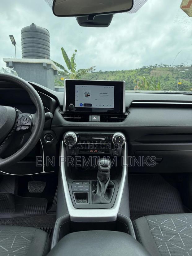 Toyota RAV4 XLE AWD 2023 Silver photo 14