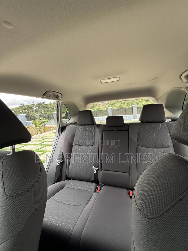 Toyota RAV4 XLE AWD 2023 Silver photo 15