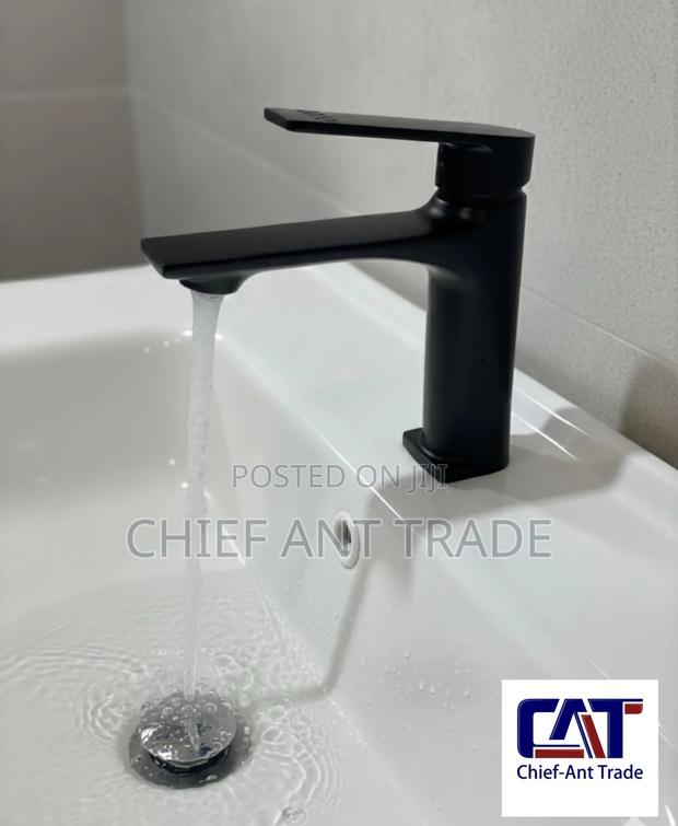 Black Bold Faucet Tap 90° · Photo 2
