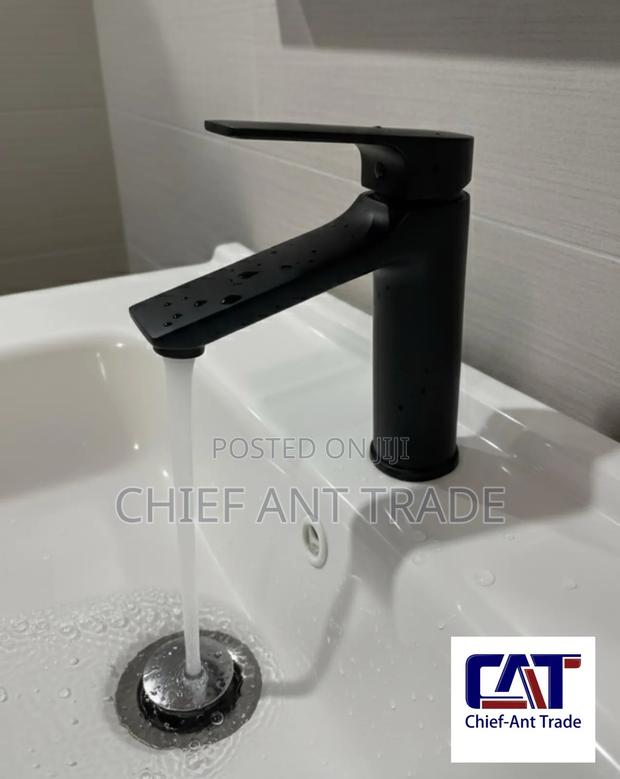 Black Faucet Tap 60° · Photo 2