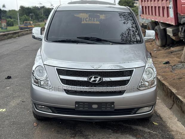 Hyundai Starex 2011 Silver