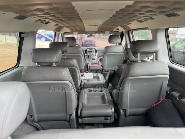 Hyundai Starex 2011 Silver photo 12