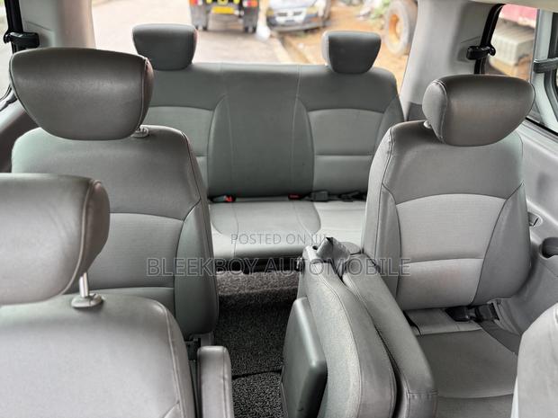 Hyundai Starex 2011 Silver photo 7