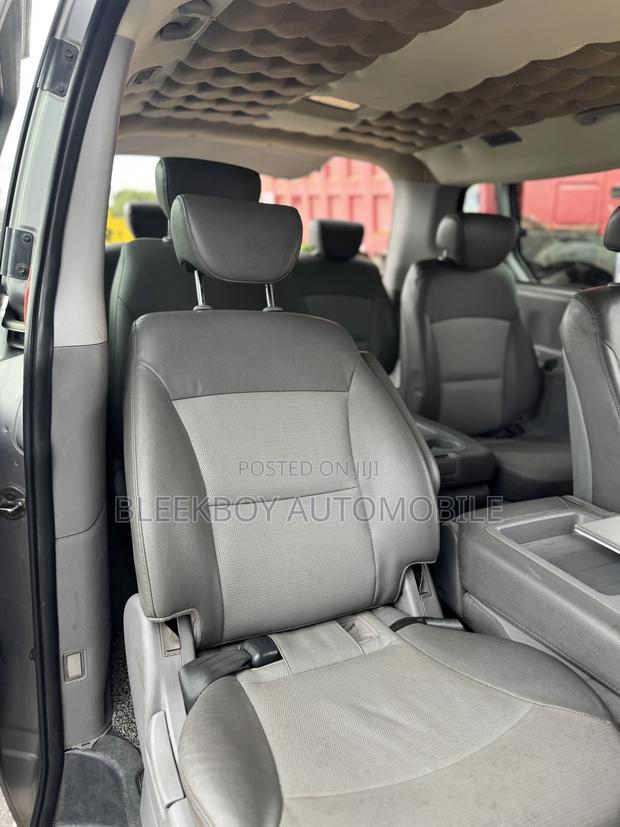 Hyundai Starex 2011 Silver photo 8