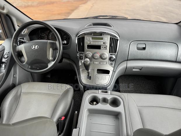 Hyundai Starex 2011 Silver photo 6