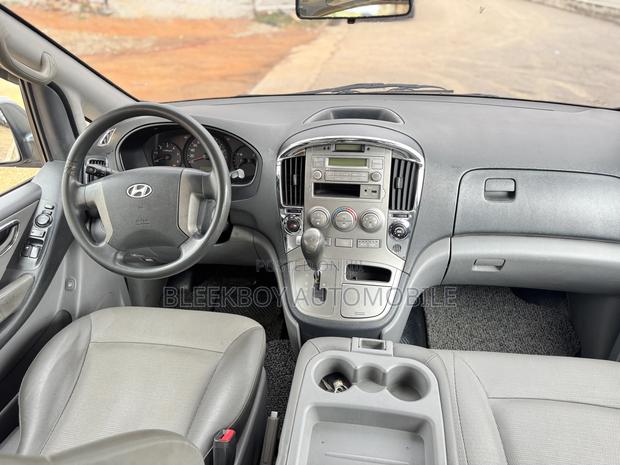 Hyundai Starex 2011 Silver photo 5