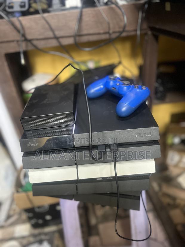 Ps4 Standard 500 Gig Fc 26 With Other 3 Games photo 2