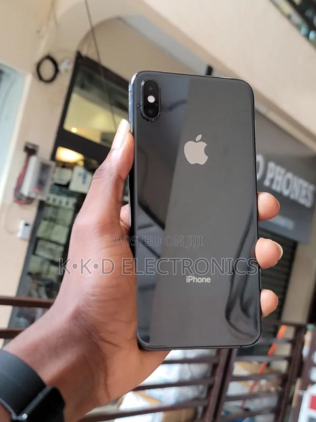 Apple iPhone XS Max 64 GB Black photo 4