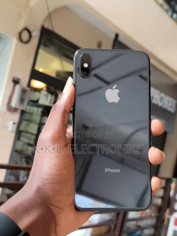 Apple iPhone XS Max 64 GB Black photo 5
