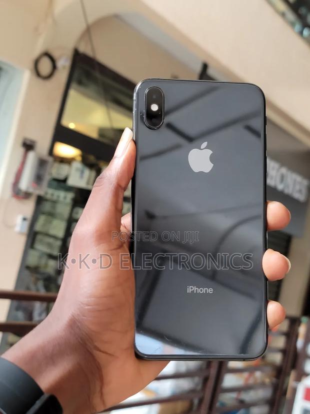 Apple iPhone XS Max 64 GB Black photo 6
