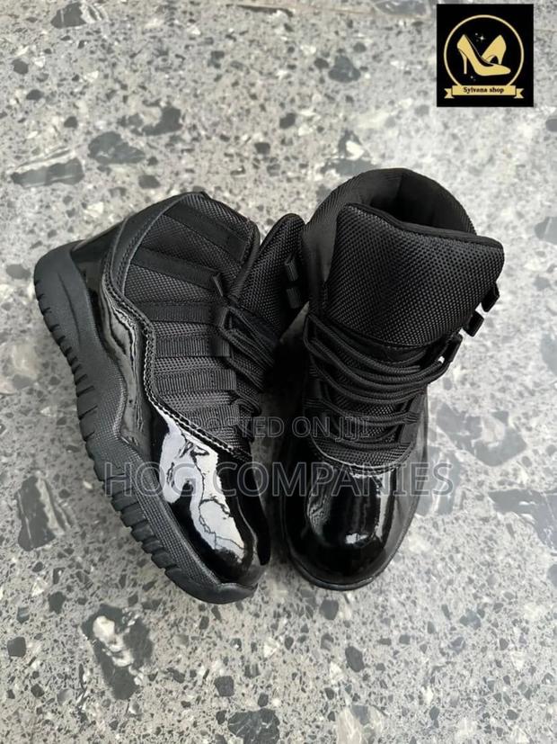 Authentic Air Nike Kids Sneakers · Photo 3