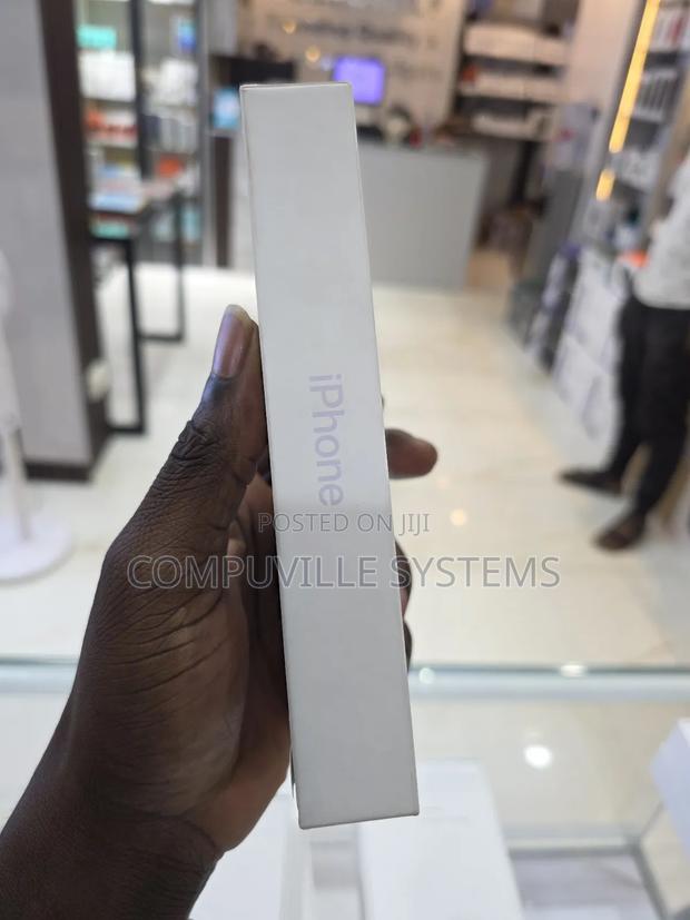 New Apple iPhone 17 256 GB Purple · Photo 4