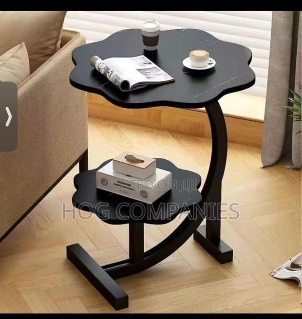 Classic Modern Coffe Table · Photo 3