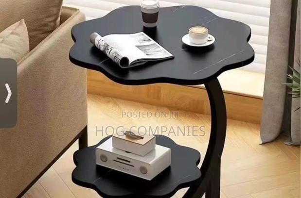 Classic Modern Coffe Table · Photo 4
