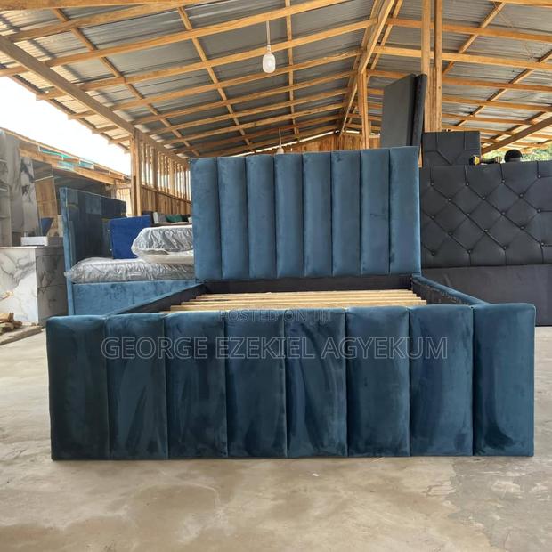 60/80 Foreign Pattern Bedframe · Photo 4