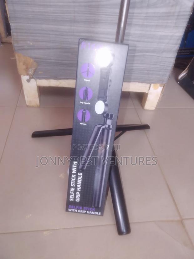 R16k Selfie Stick photo 4