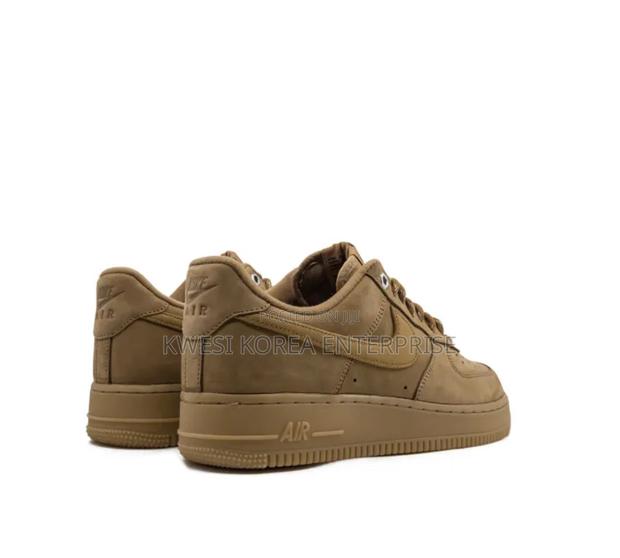Nike Men Sneakers · Photo 3