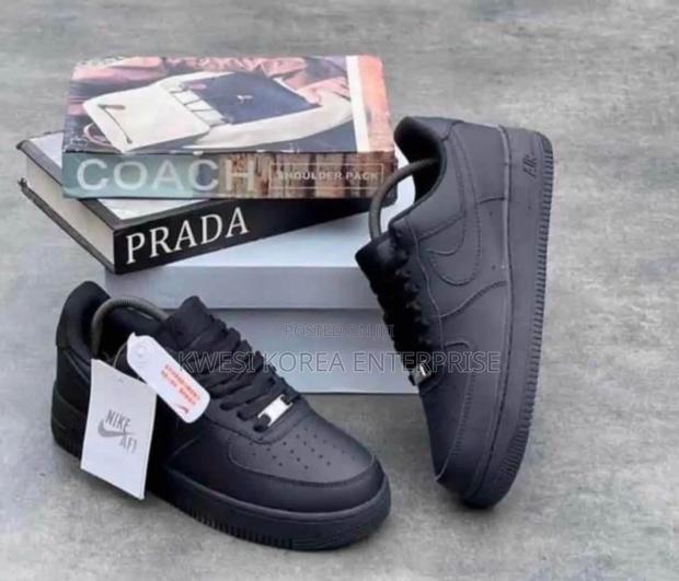 Nike Airforce 1 Sneakers · Photo 3