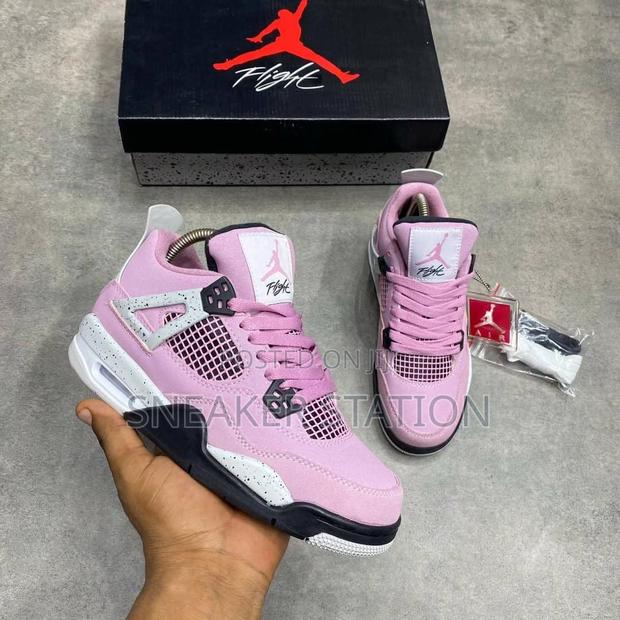 Air Jordan Retro 6 Orchid · Photo 3