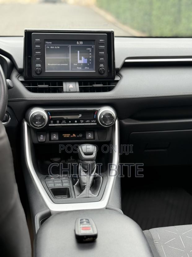 Toyota RAV4 XLE FWD 2020 Gray photo 8