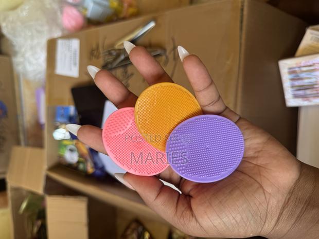 Mini Silicon Facial Scrubber · Photo 2