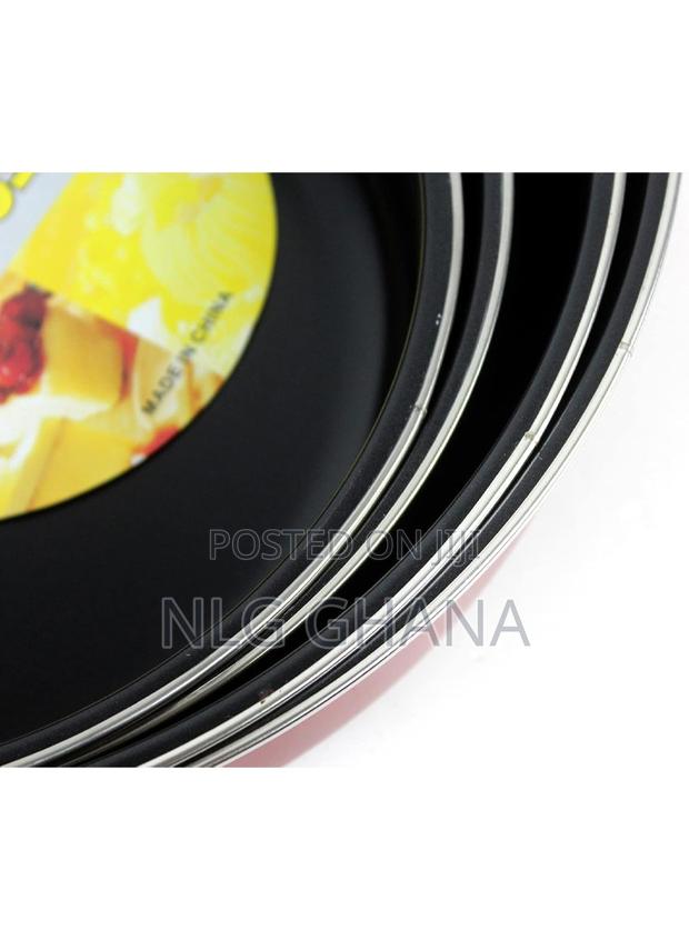 Professional Non-Stick Round Cake Pan Set, Heavy-Duty. Ghx6823 · Photo 3